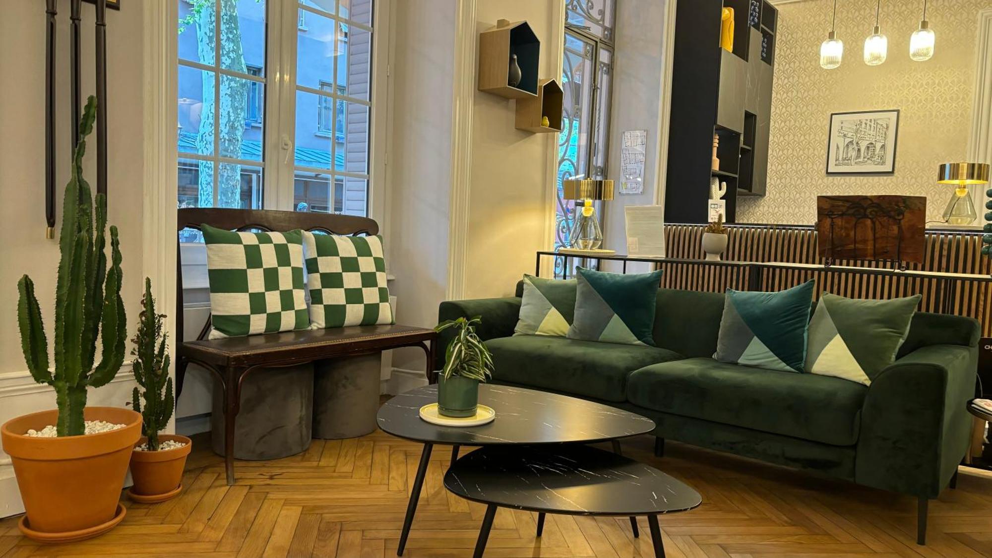 Logis Hotel Restaurant Grand Hotel De Lyon Vals-les-Bains Zewnętrze zdjęcie