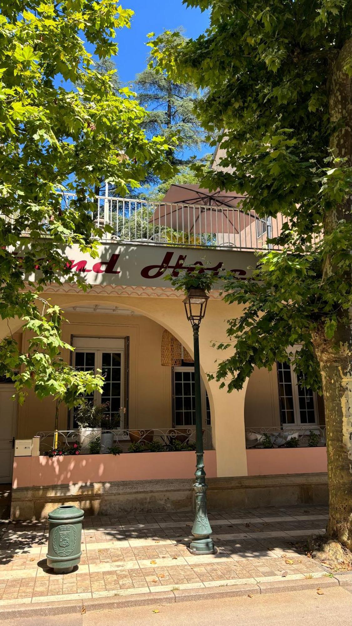 Logis Hotel Restaurant Grand Hotel De Lyon Vals-les-Bains Zewnętrze zdjęcie