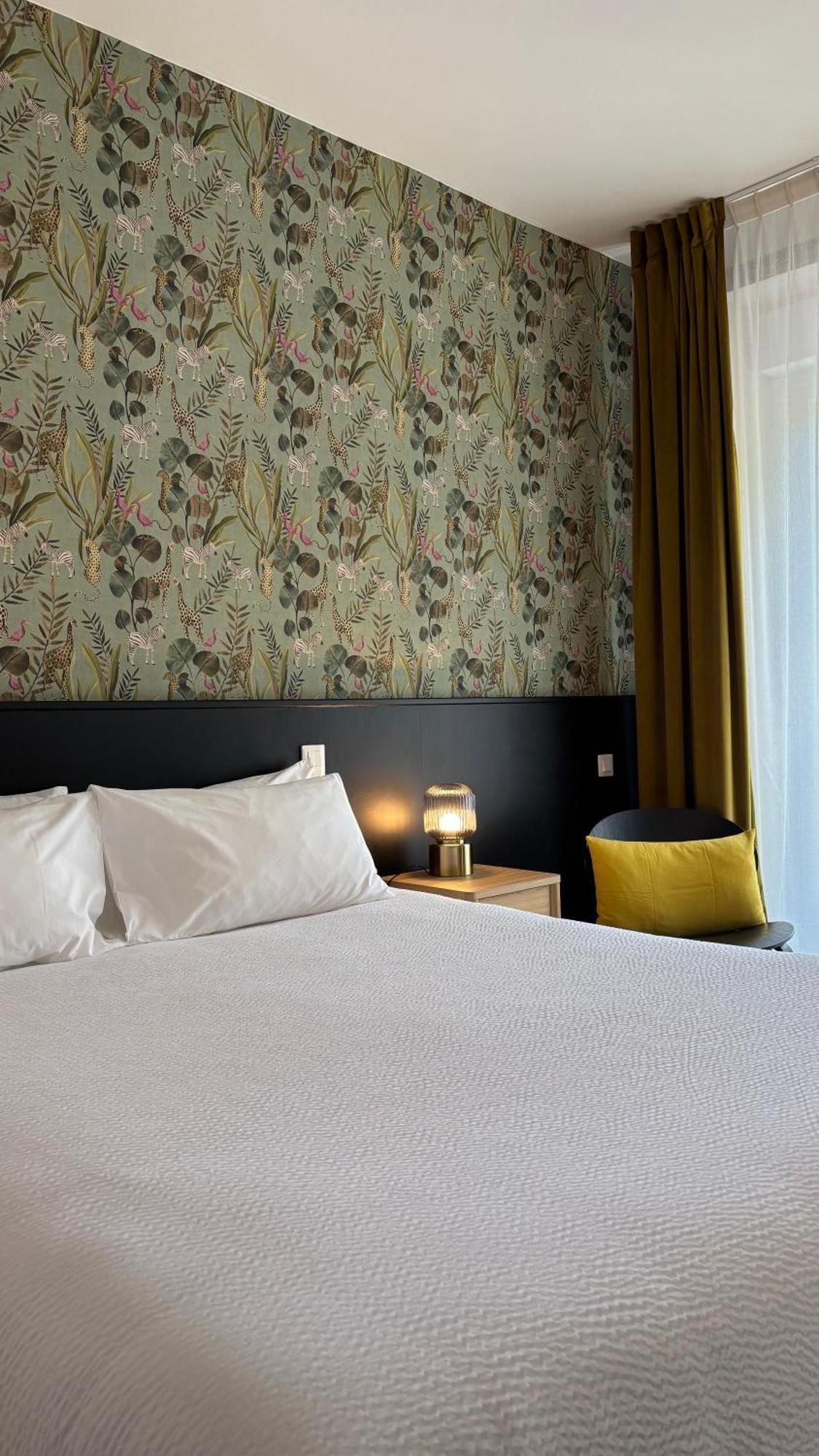 Logis Hotel Restaurant Grand Hotel De Lyon Vals-les-Bains Zewnętrze zdjęcie